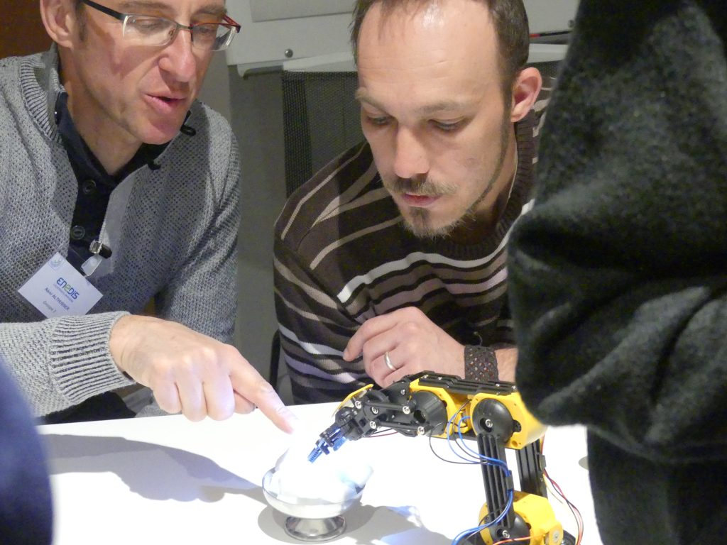 atelier-6e-sens-atelier-sens-orientation-par-10torsions-evenements-insolites-experience-sensorielle-et-team-building-immersif