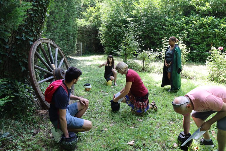 enquete-alchimique-garrevaques-2021-10torsions-evenements-insolites-aventure-immersive-et-collaborative-en-pleine-nature
