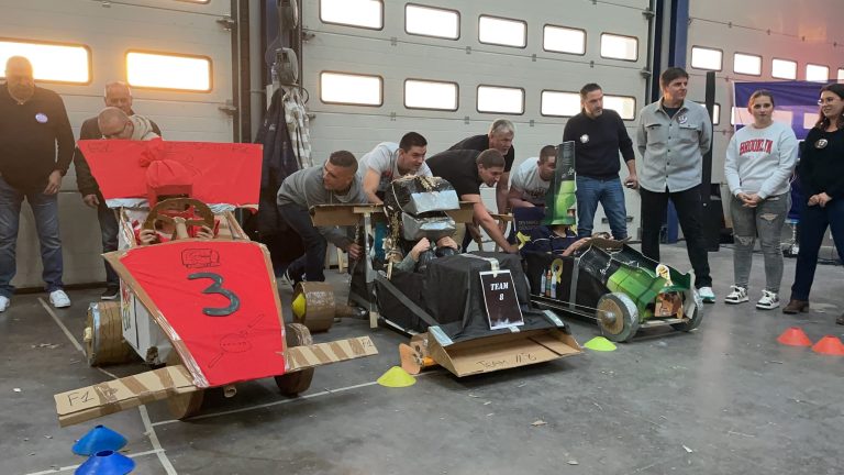 Course de formule 1 en carton par 10Torsions Événements Insolites