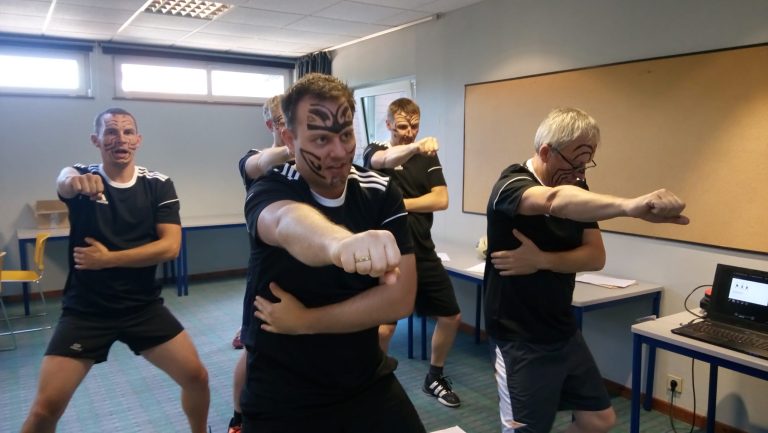haka-10torsions-evenements-insolites-animation-puissante-et-federatrice-pour-renforcer-l-esprit-d-equipe