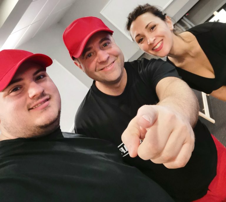 Animateurs du team-building Formule 1 en carton