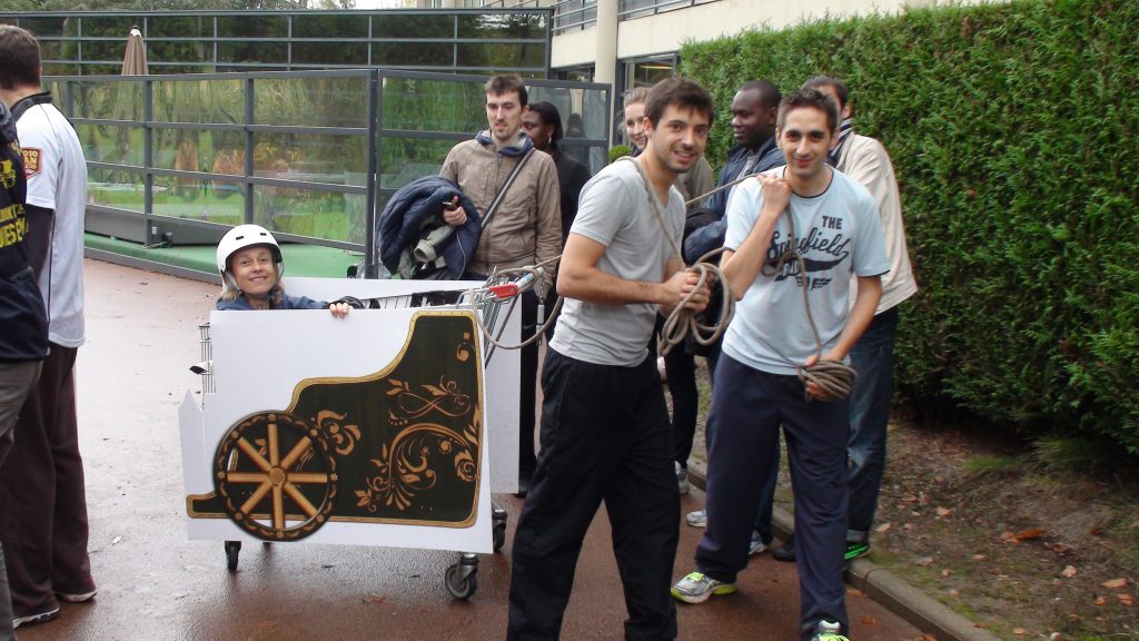 Participants d’un événement 10Torsions, moment spontané en groupe